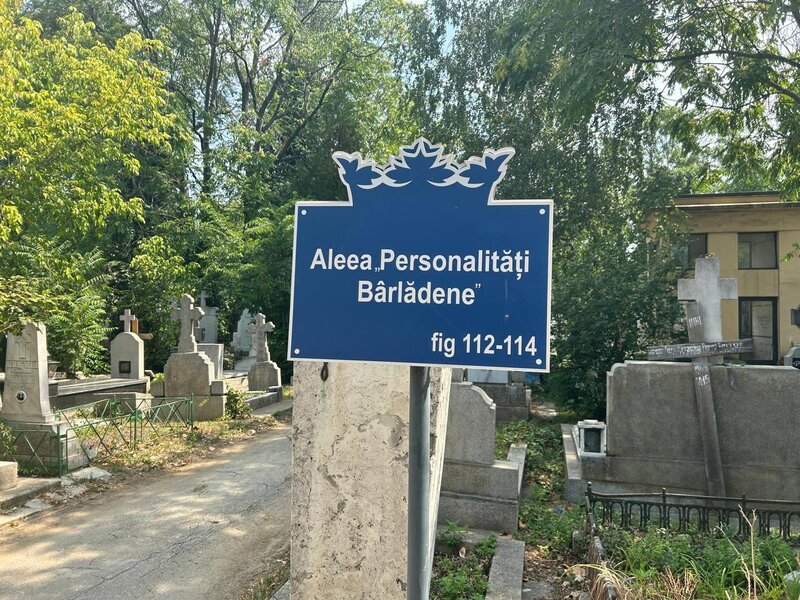 Vand loc de veci Cimitirul Bellu.