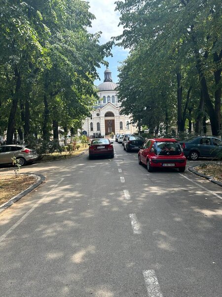 Vand loc de veci Cimitirul Bellu.